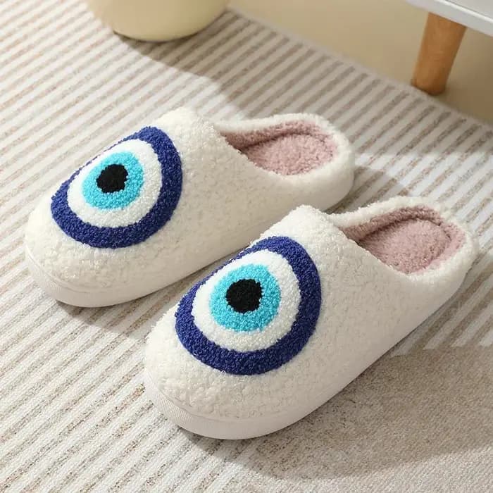 Maison floue pantoufle hommes mâle fantôme visage bleu mauvais œil
