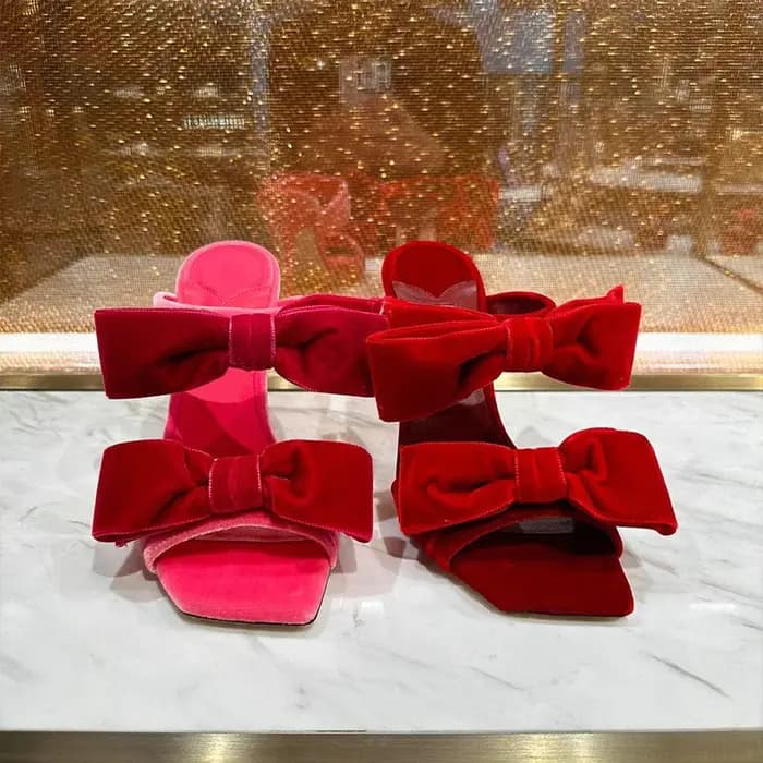 Mules en velours rose avec nœud