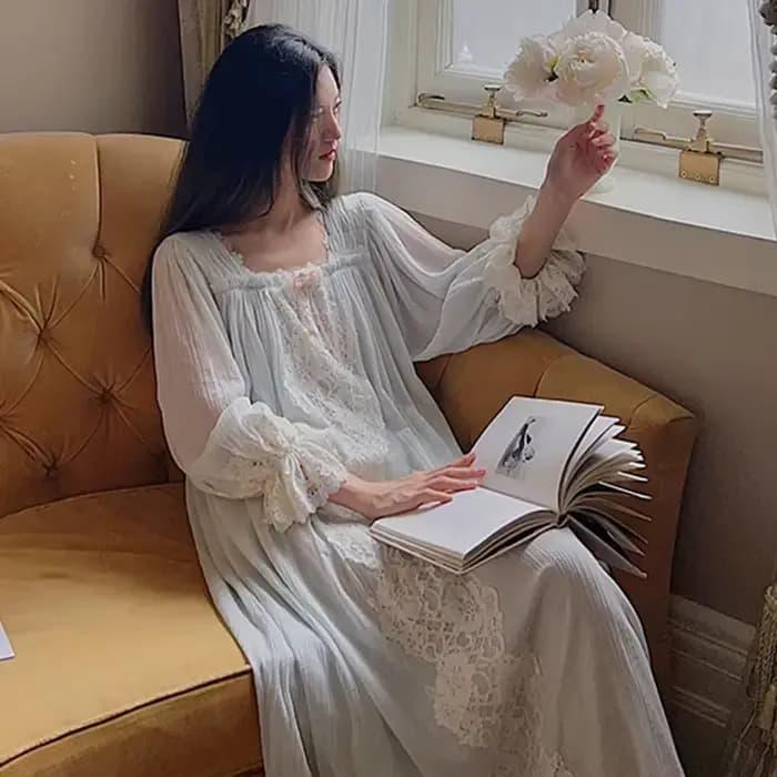 Chemise de nuit brodée en dentelle douce