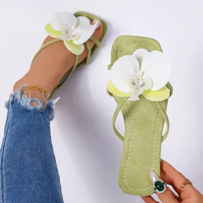 Nouvelles pantoufles à enfiler pour femmes