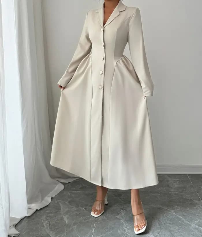 Robe longue à manches longues et décolleté en V profond