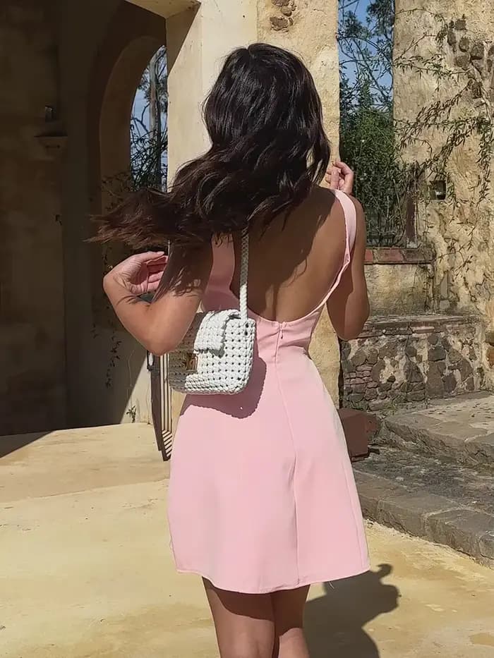 Robe sans manches 2026 Nouvelle collection été Couleur unie Col halter Jupe courte coupe trapèze