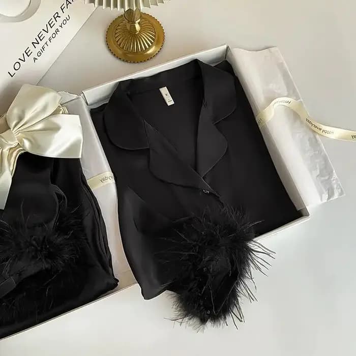 Pyjama de luxe en Satin soyeux avec plumes pour femme
