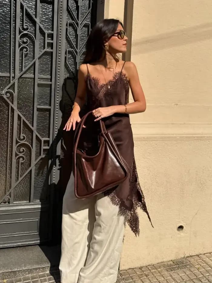 Mini robe Camisole asymétrique en dentelle pour femmes