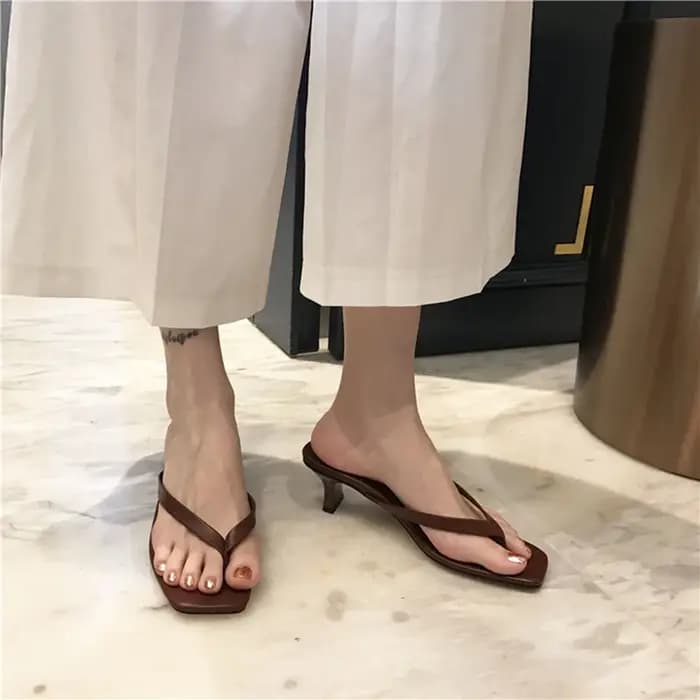 Bailamos-Pantoufles en cuir PU souple pour femmes, bande étroite, tongs à enfiler, chaussures à talons bas carrés, sandales d'été, haute qualité
