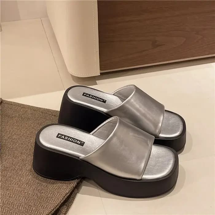 Femmes pantoufles 2025 été nouvelles sandales de luxe