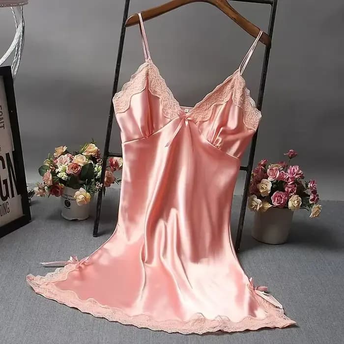 Robe de nuit en satin pour femme avec dentelle