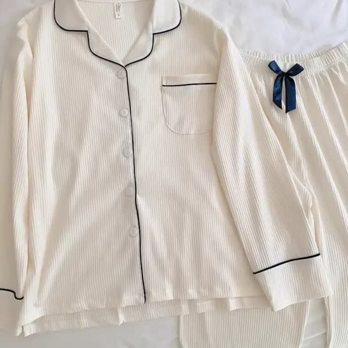 Pyjama en coton blanc uni à manches longues et col rabattu pour femme vêtement de nuit et de salon confortable pour le printemps