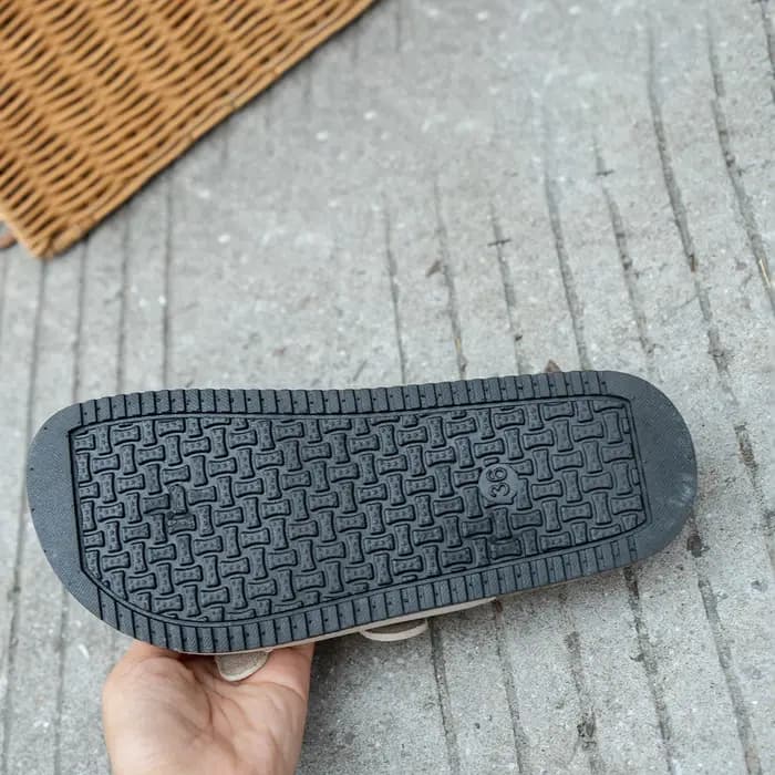 Les pantoufles pour femmes sont à la mode