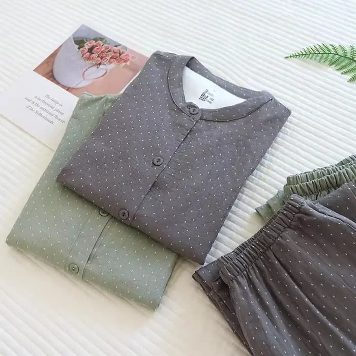Pyjama en gaze de coton teint à pois pour femmes