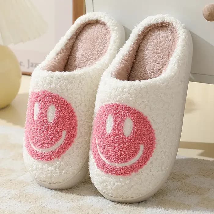 Pantoufles d'hiver pour femmes avec visages souriants