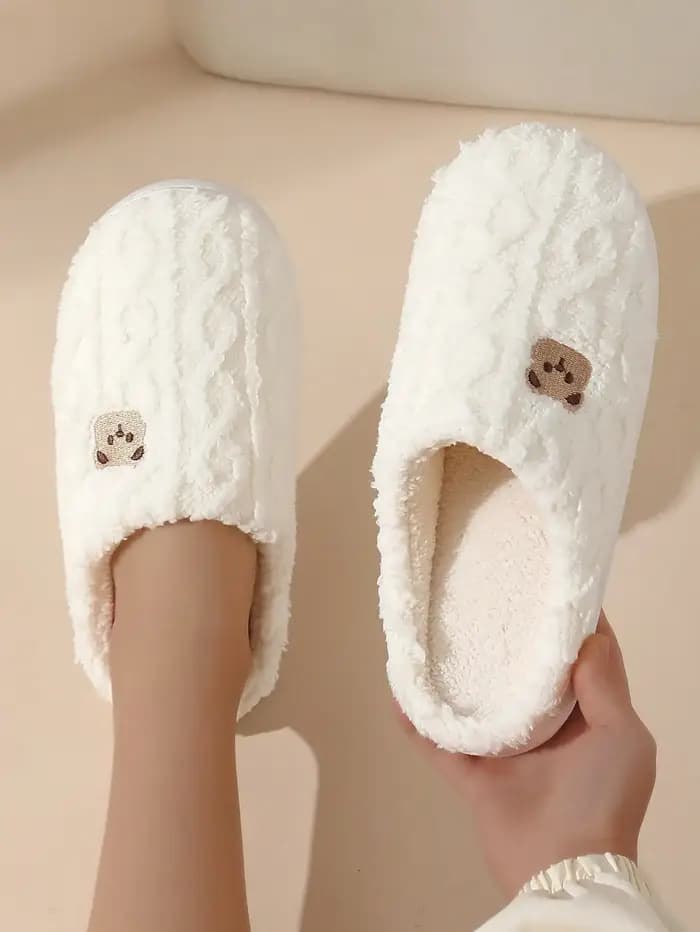Pantoufles chaudes en coton pour hommes et femmes avec semelle antidérapante pour un usage intérieur