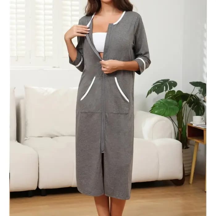 Robe de détente pour femmes avec manches trois quarts et fermeture éclair sur le devant