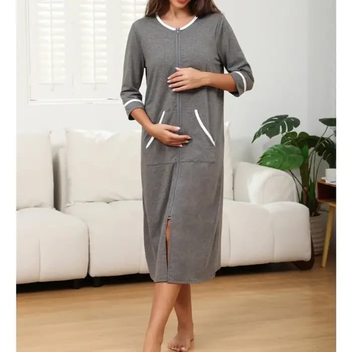 Robe de détente pour femmes avec manches trois quarts et fermeture éclair sur le devant