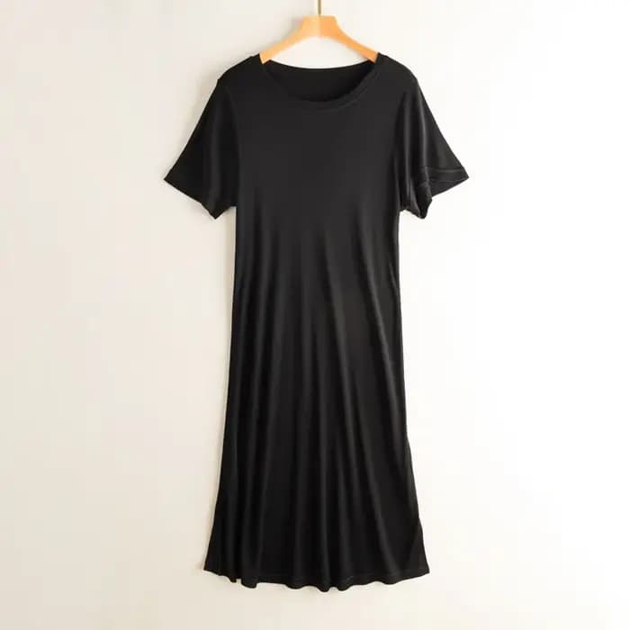 Robe en soie tricotée couleur unie