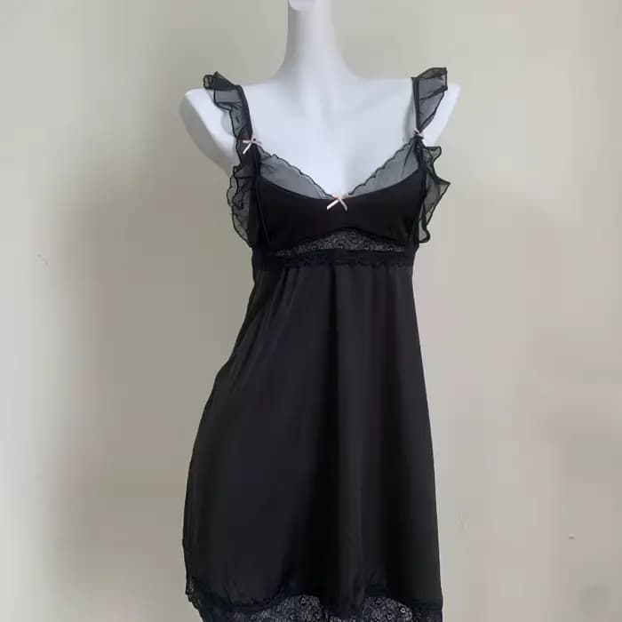 Chemise de nuit en dentelle à volants pour femmes
