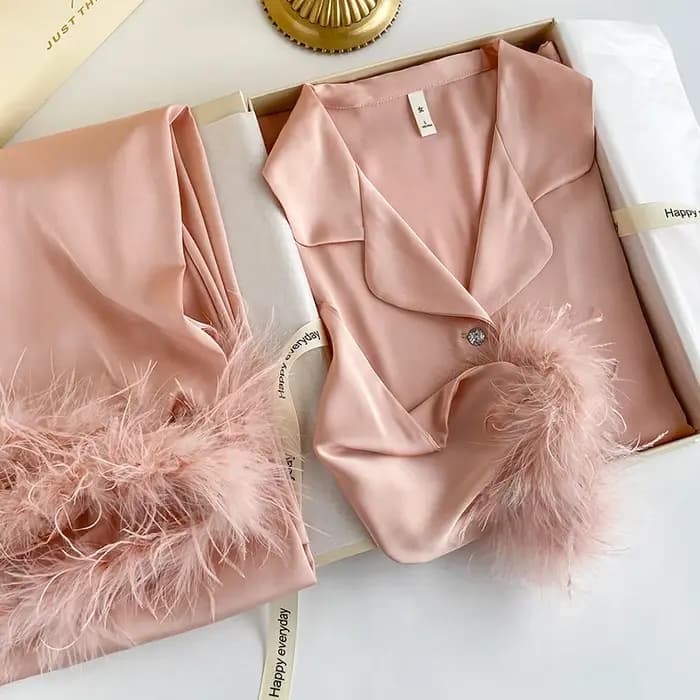 Pyjama de luxe en Satin soyeux avec plumes pour femme