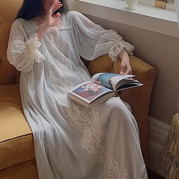 Chemise de nuit brodée en dentelle douce