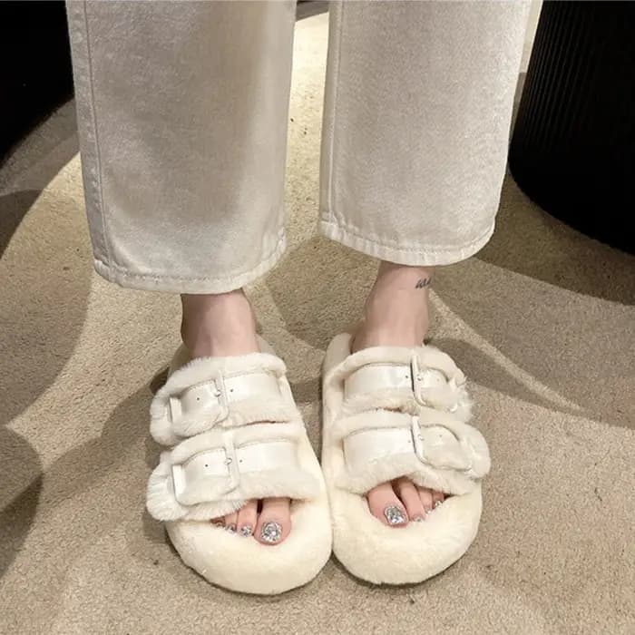 Pantoufles en fausse fourrure pour femmes