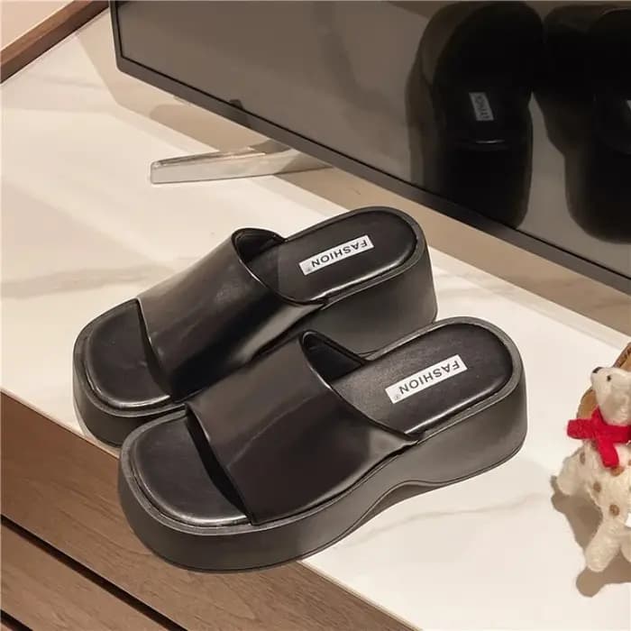 Femmes pantoufles 2025 été nouvelles sandales de luxe