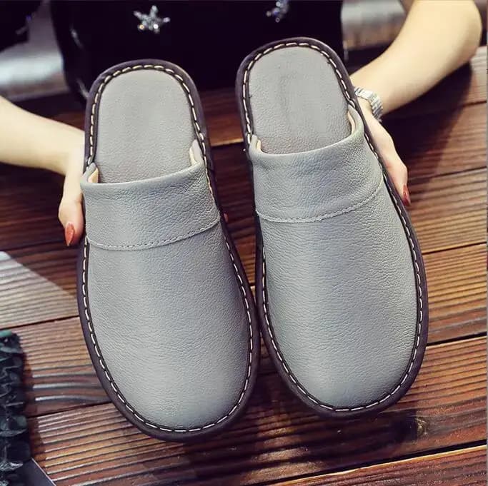 Pantoufles en cuir pour hommes et femmes