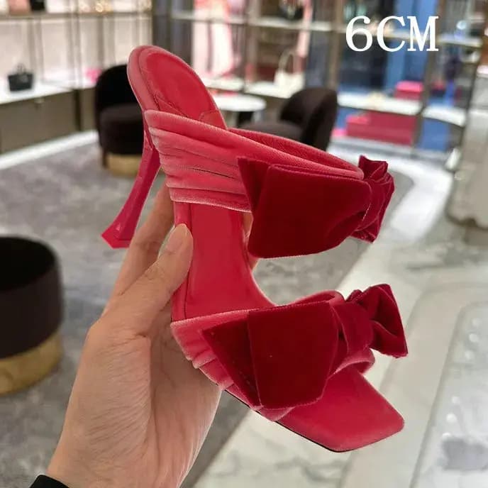 Mules en velours rose avec nœud