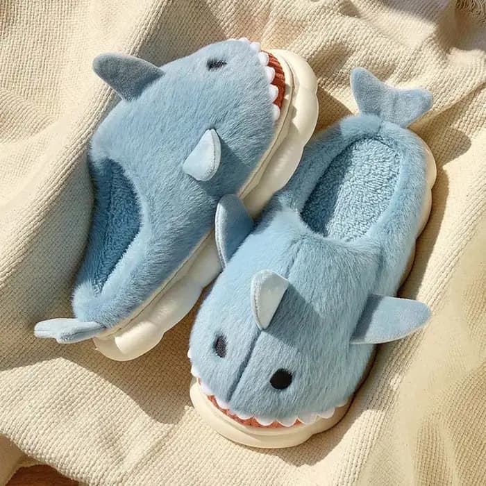 Pantoufles en peluche de requin nuageux mocassins d'hiver moelleux pour intérieur confortables avec semelle plastique et intérieur doux pour maison