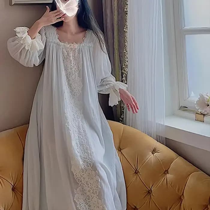 Chemise de nuit brodée en dentelle douce