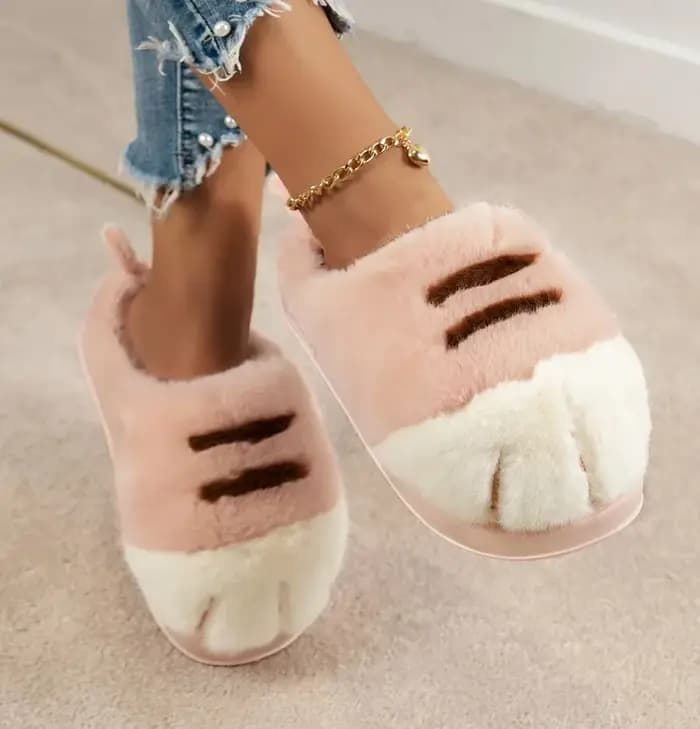 Nouvelles pantoufles adorables en forme de patte de chat pour femmes