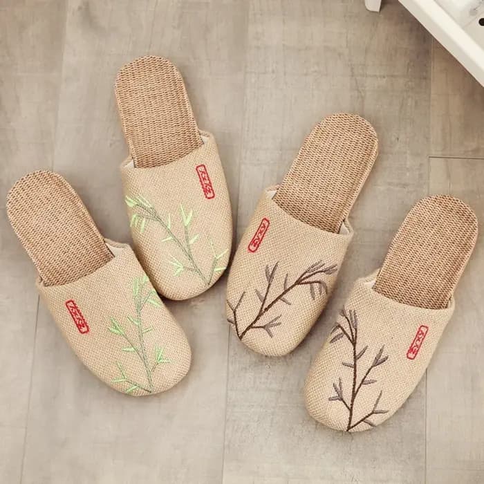 Pantoufles d'intérieur en lin brodées de fleurs de bambou