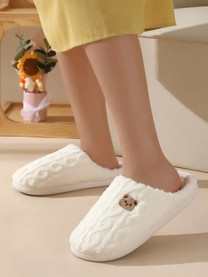 Pantoufles chaudes en coton pour hommes et femmes avec semelle antidérapante pour un usage intérieur