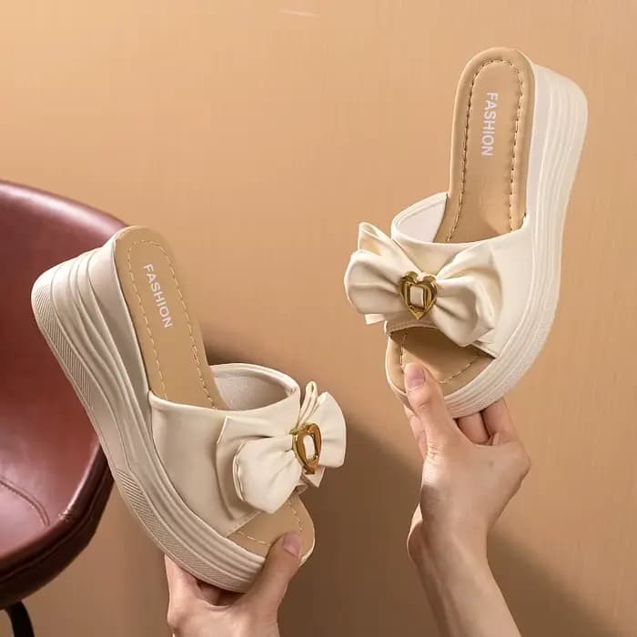 Pantoufles une ligne en forme d'arc pour femmes en été