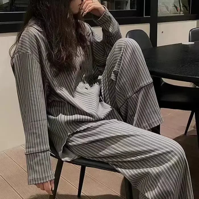 Pyjama pour femmes au printemps et en automne