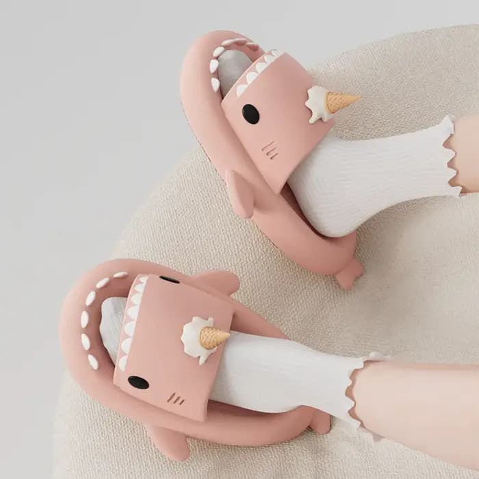 Pantoufles requin pour hommes et femmes