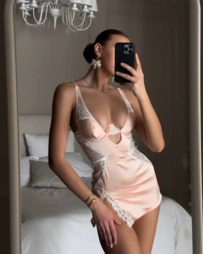 Ellolace Sexy col en V profond robe en Satin Lingerie