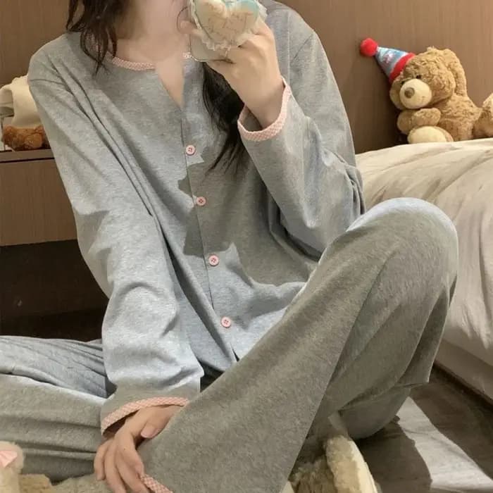 Les vêtements de nuit pour femmes peuvent être portés comme