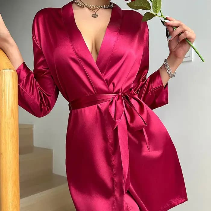 Mini robe kimono noire en satin pour la maison