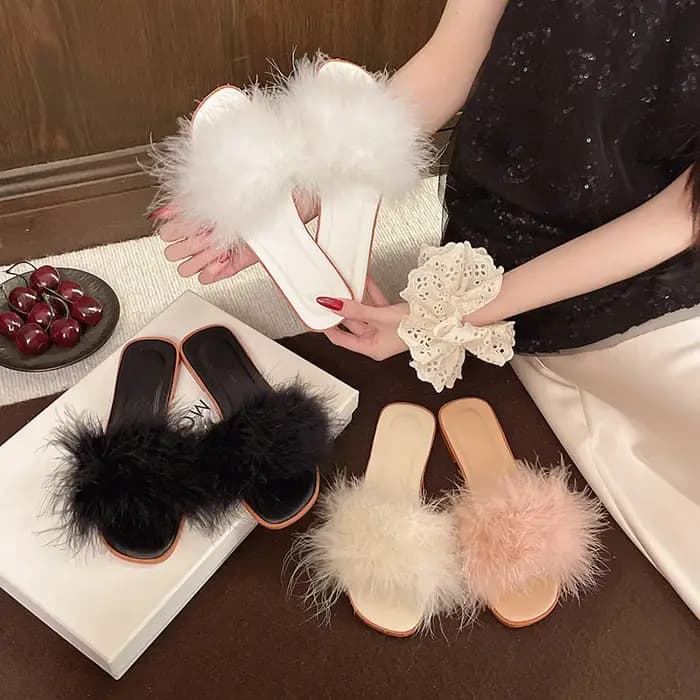 Pantoufles en fourrure à fond plat pour femmes