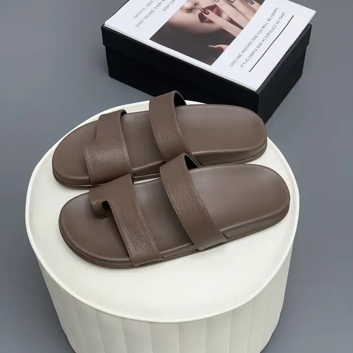 Nouvelles pantoufles XL pour femmes en cuir véritable