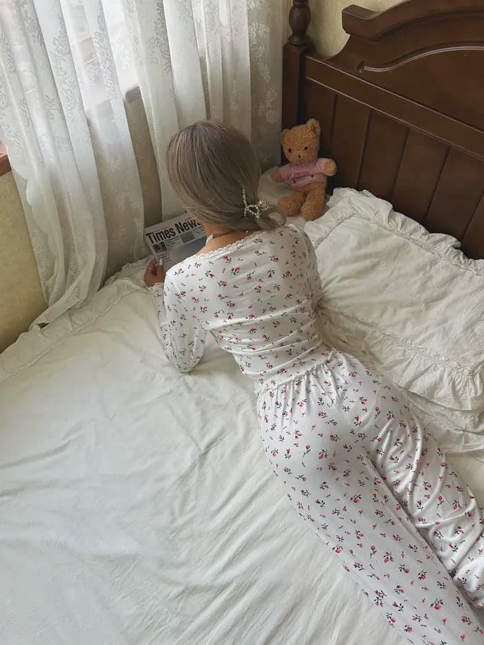 Ensemble de pyjama floral français pour femmes : col en V