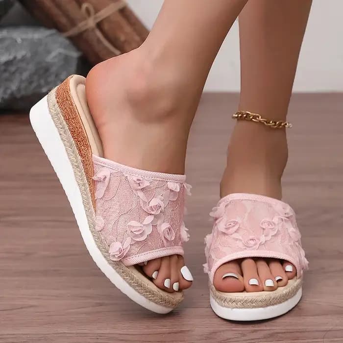 Pantoufles compensées à décor de fleurs roses pour femmes