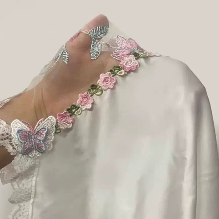Robe de nuit pour femme en dentelle fine avec nœud