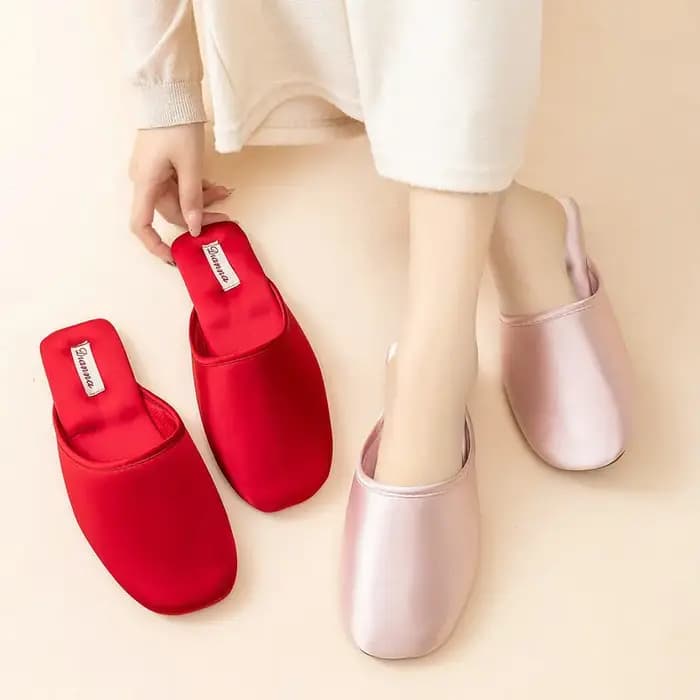Pantoufles en satin de couleur unie pour femmes