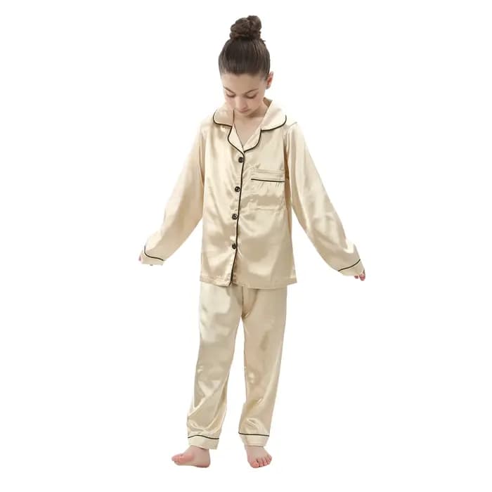 Adolescent vêtements de détente enfants maison