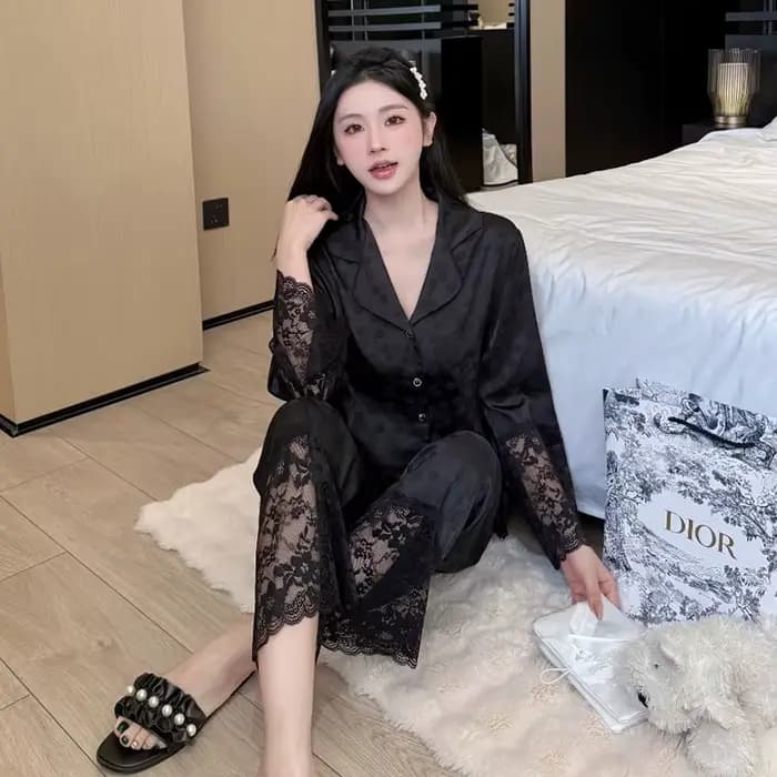 Pyjama en dentelle ajourée à motif fleur de prunier