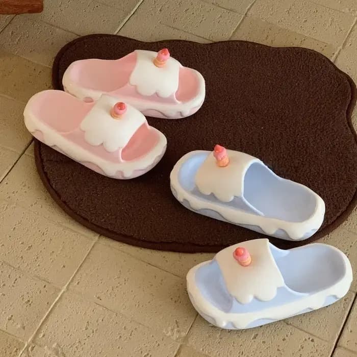 Pantoufles créatives et confortables en forme de gâteau à la crème