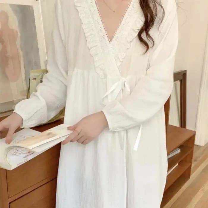 Chemise de nuit longue en coton gaze à volants et bordure en dentelle pour femmes