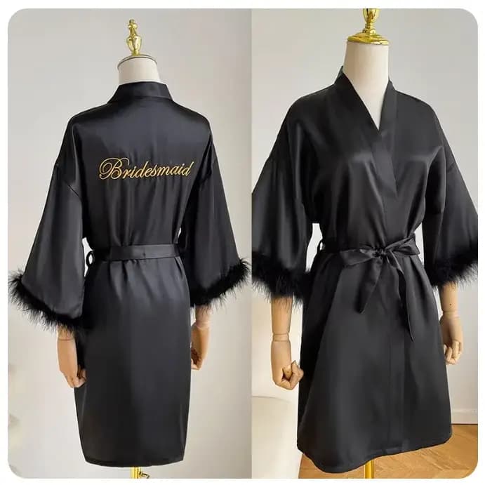 Peignoir en satin blanc avec plumes pour femme