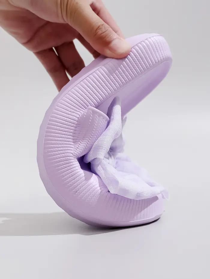 Pantoufles d'été à carreaux violets et blancs pour femmes