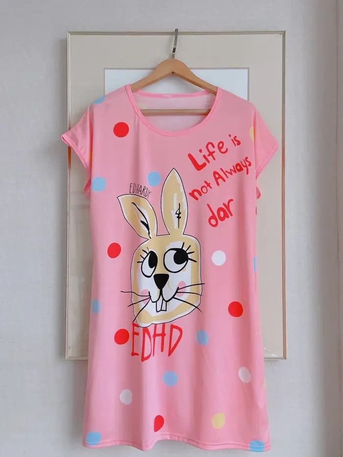 Pyjama décontracté rose à motif de lapin de dessin animé